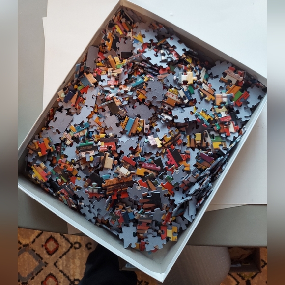 Pencil puzzle by White Mountain Puzzles- 1000 pieces - Picture 5 of 7